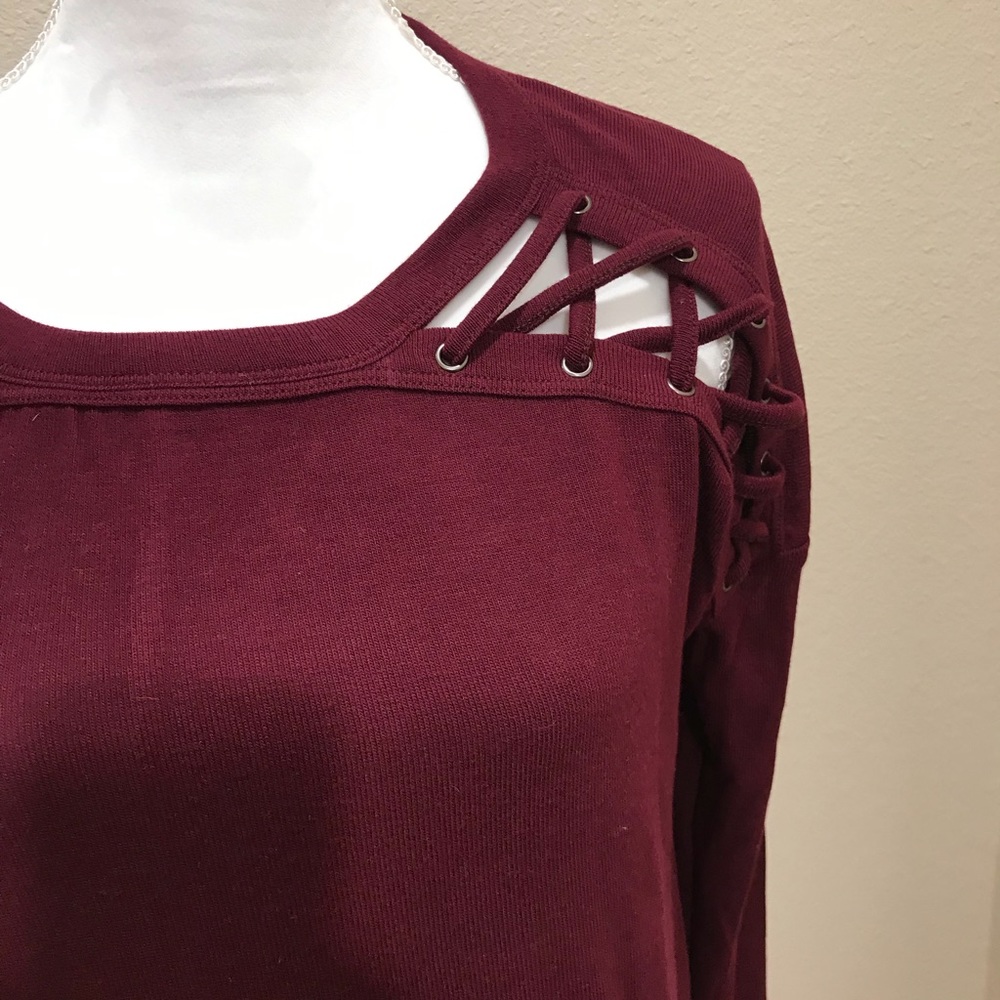 Pretty Wine colored top - Picture 4 of 5